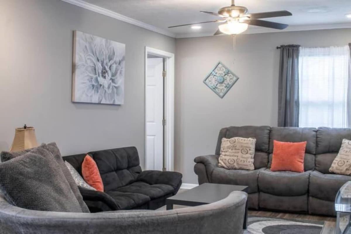 The Graduation Getaway Near Downtown & Benning Holiday home Columbus