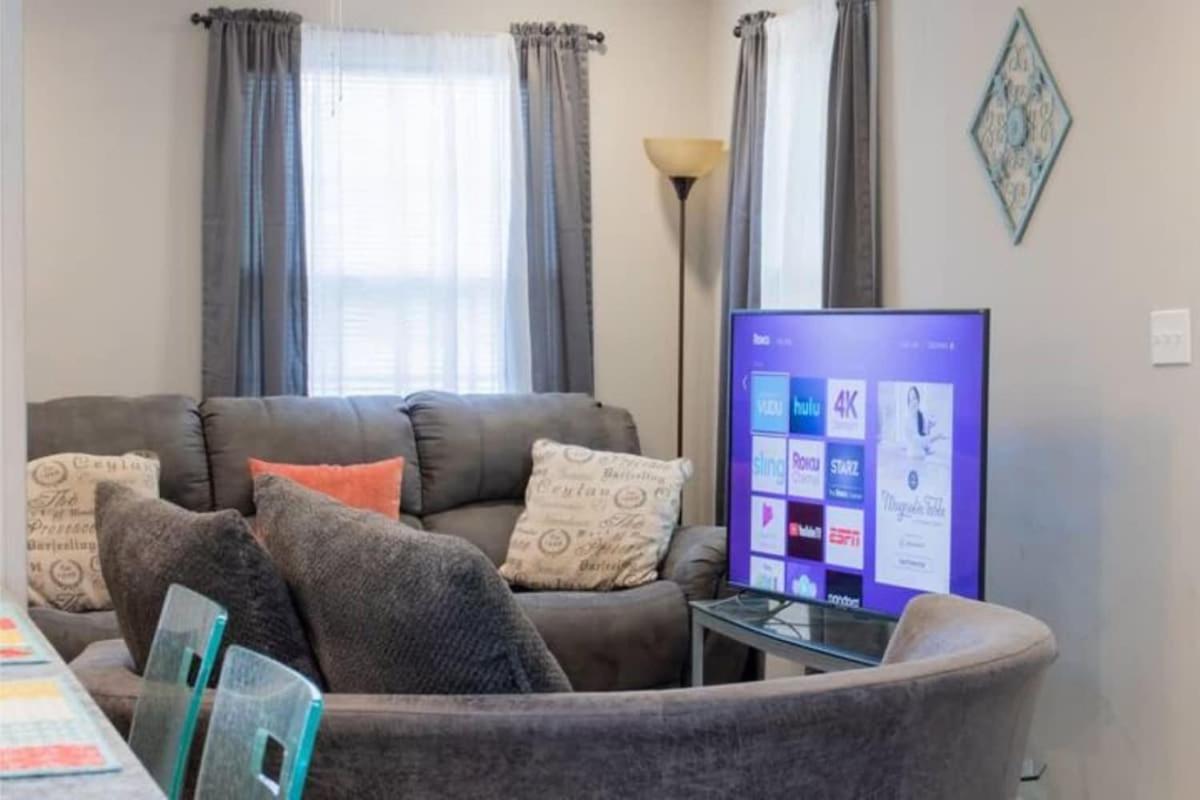 The Graduation Getaway Near Downtown & Benning Holiday home