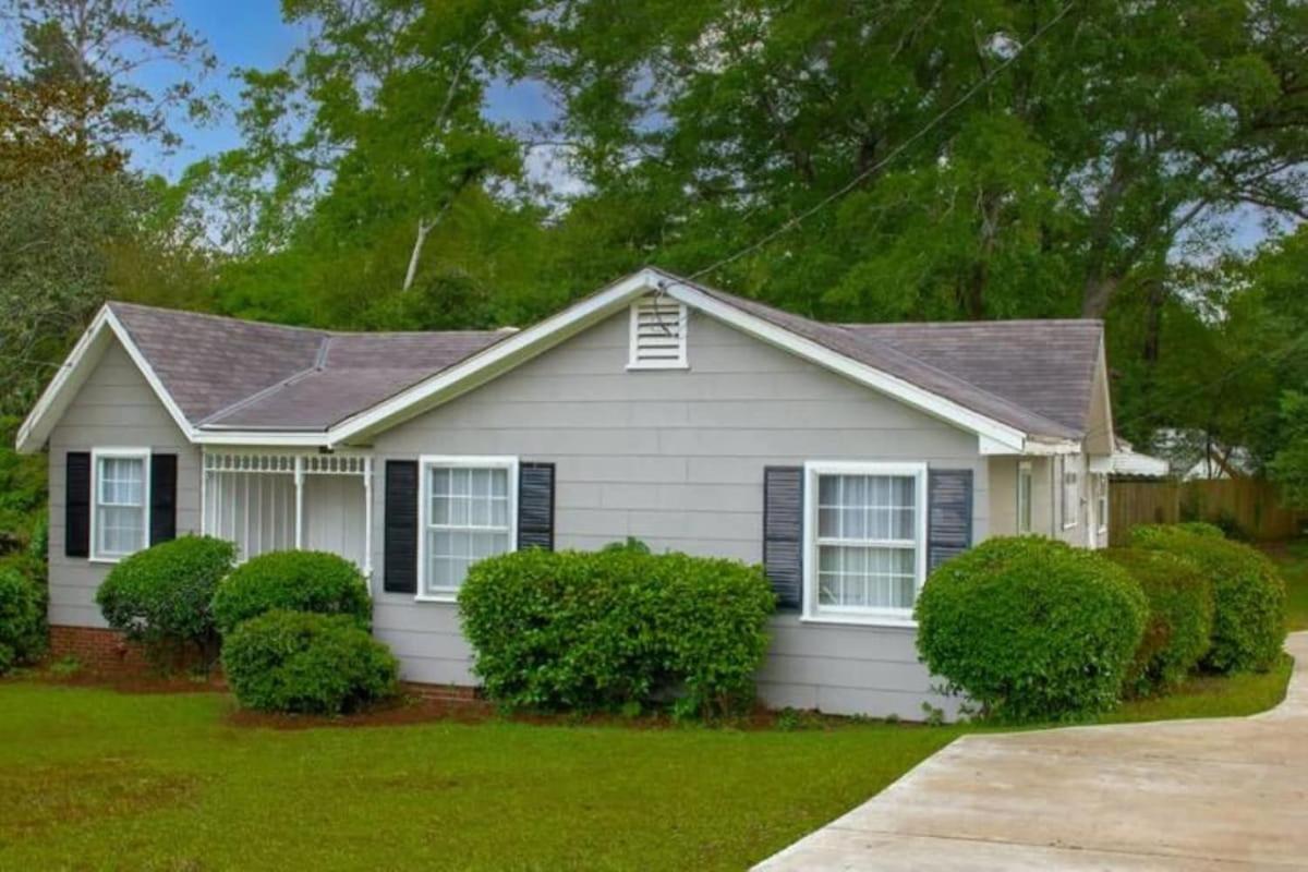 The Graduation Getaway Near Downtown & Benning Holiday home