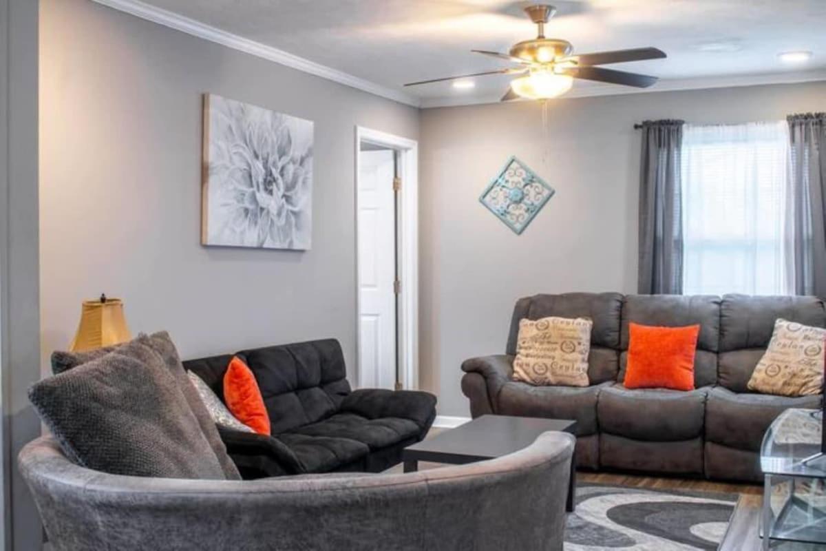 The Graduation Getaway Near Downtown & Benning Holiday home Columbus